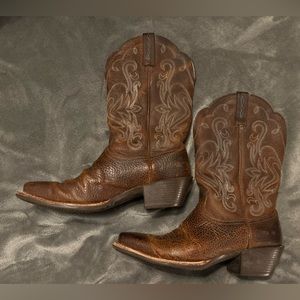 Womens size 8 Ariat Boots